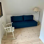 Charming Townhome Near And Square Nyaraló *