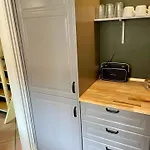 Charming Townhome Near And Square Nyaraló