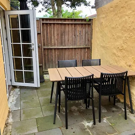 Charming Townhome Near And Square * Aeroskobing