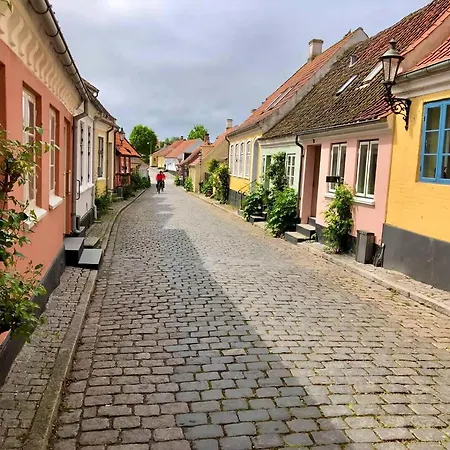 Charming Townhome Near And Square בית נופש Ærøskøbing