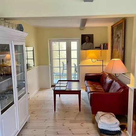 בית נופש Charming Townhome Near And Square