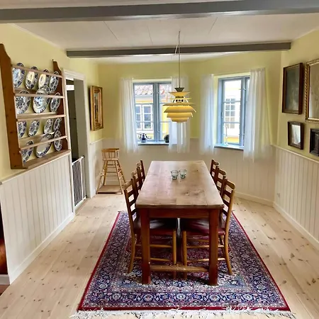 Holiday home Charming Townhome Near And Square