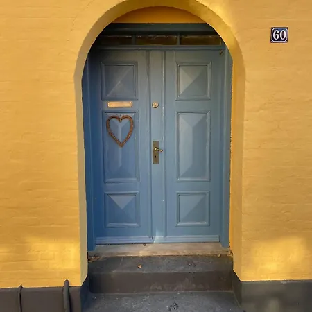 בית נופש Charming Townhome Near And Square *