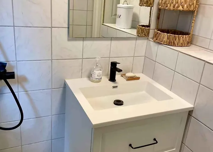 בית נופש Charming Townhome Near And Square
