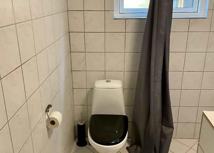 Charming Townhome Near And Square *