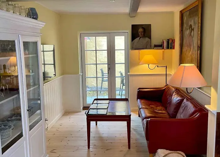 בית נופש Charming Townhome Near And Square
